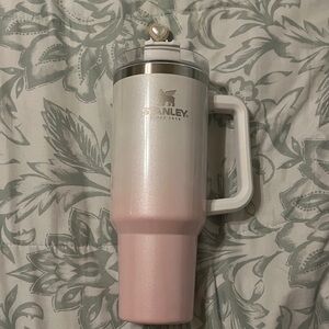 OG Stanley
Pearlescent Parfait
Target Exclusive
40 oz
Used